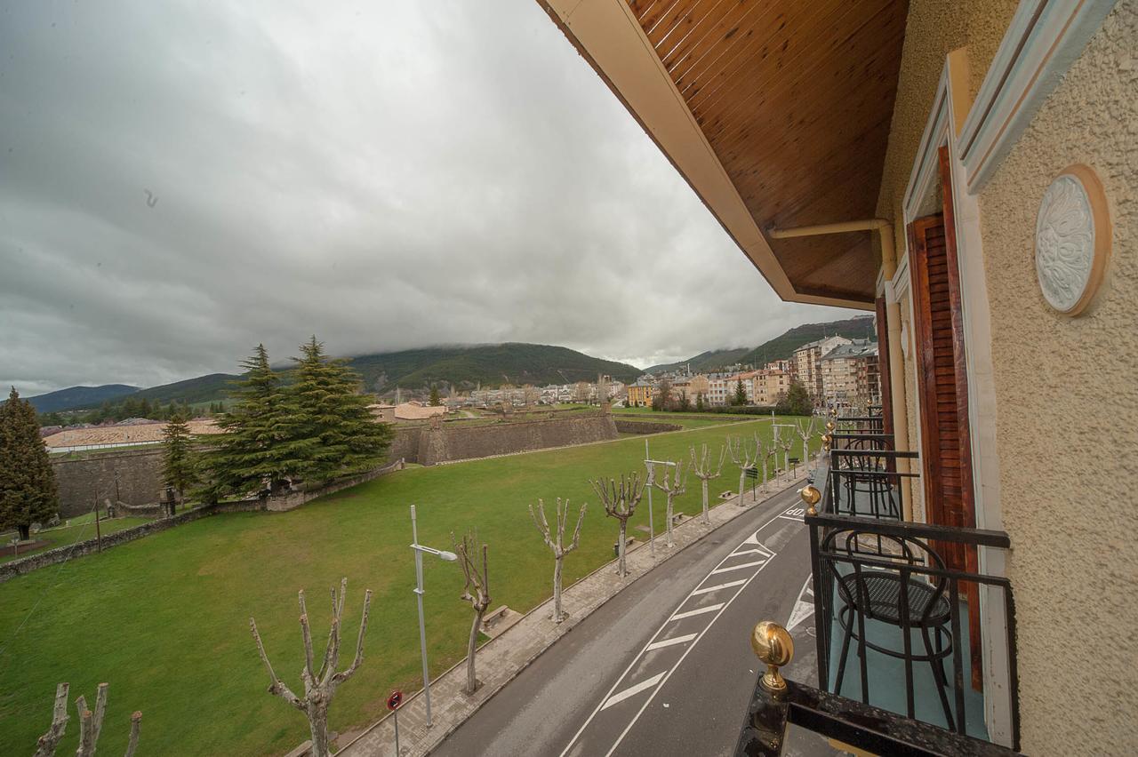 Hotel Mur Jaca Exterior foto