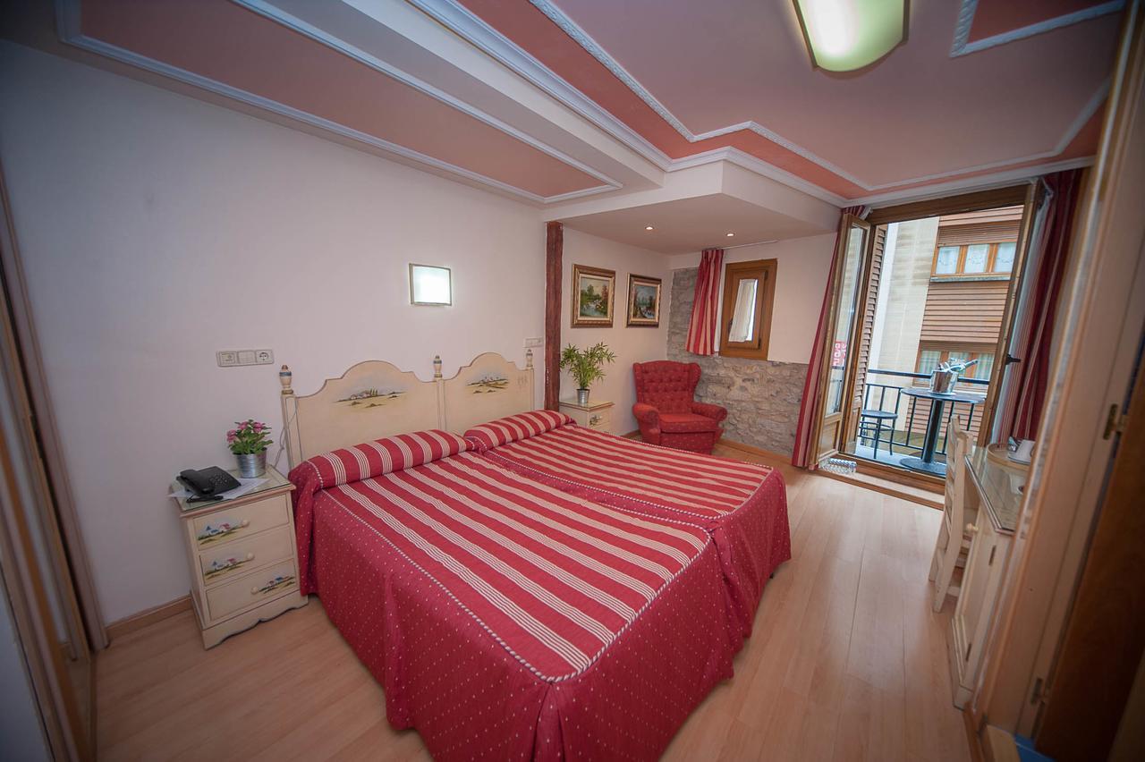 Hotel Mur Jaca Exterior foto